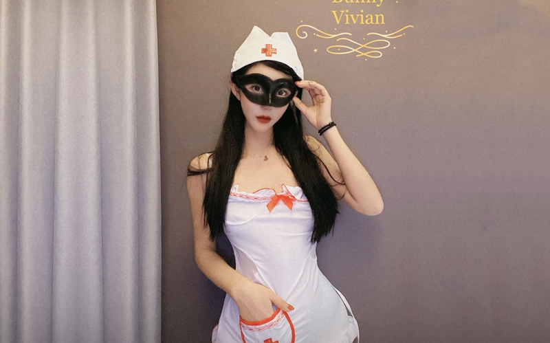 绝妙女神 爱丝袜的Vivian姐 最新小护士情趣打闹 身材特棒 小烈唇含住肉棒吃得津津有味 骑乘叫床声妖艳又有一丝清纯